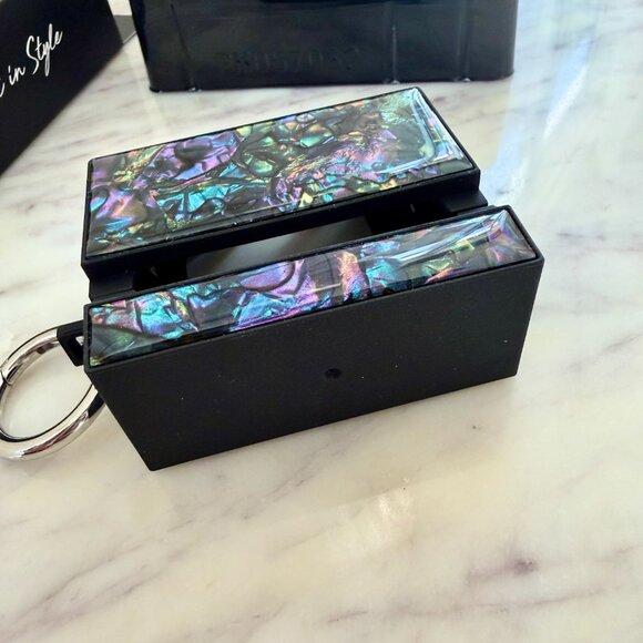 🌈 FLAUNT Square AirPods Pro Case - 1st and 2nd Generation Abalone Shell - Picture 6 of 11